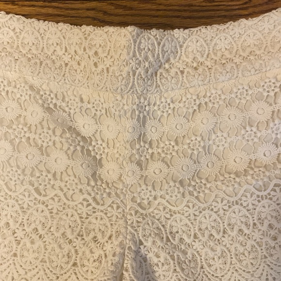 Loft Rivera short in ivory eyelet. - Picture 3 of 7